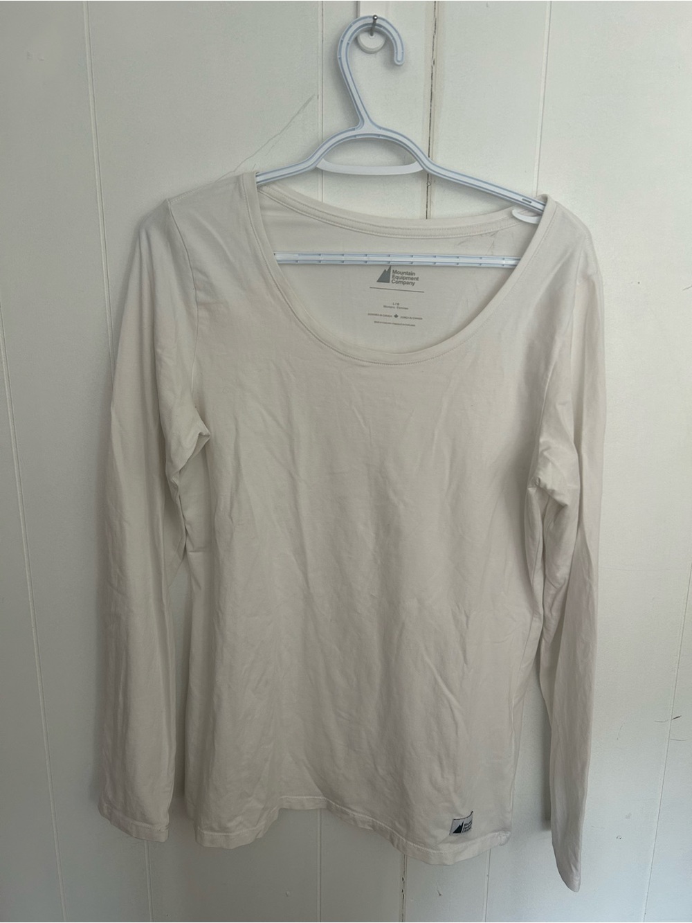 MEC Cream Crewneck Long Sleeve Top